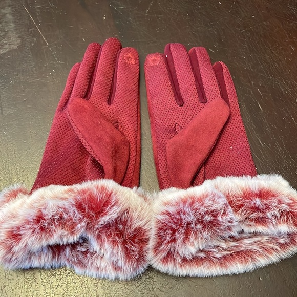 Winter Gloves - Picture 2 of 5
